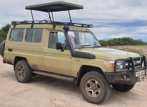 land cruiser hardtop with a pop up roof for game drives