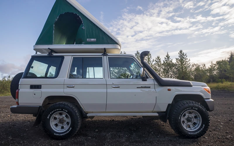 land cruiser hardtop hire in uganda with a rooftop tent