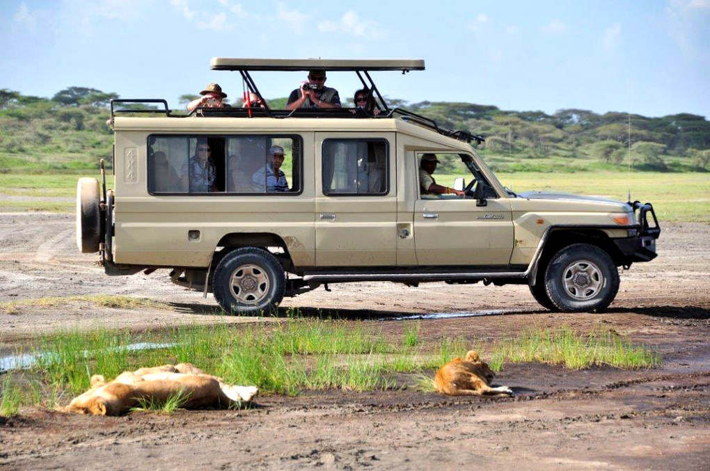 cheap 4x4 land cruiser extended rental uganda