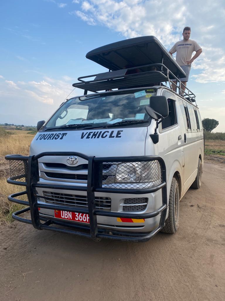 safari van 4x4 car hire uganda with popup roof