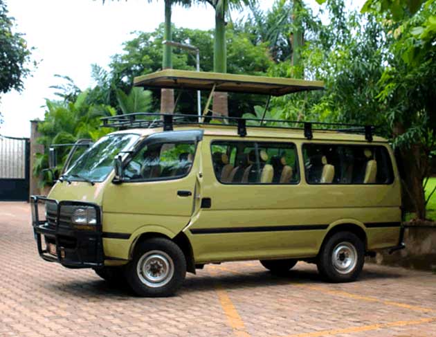 safari van with a pop up roof in kenya