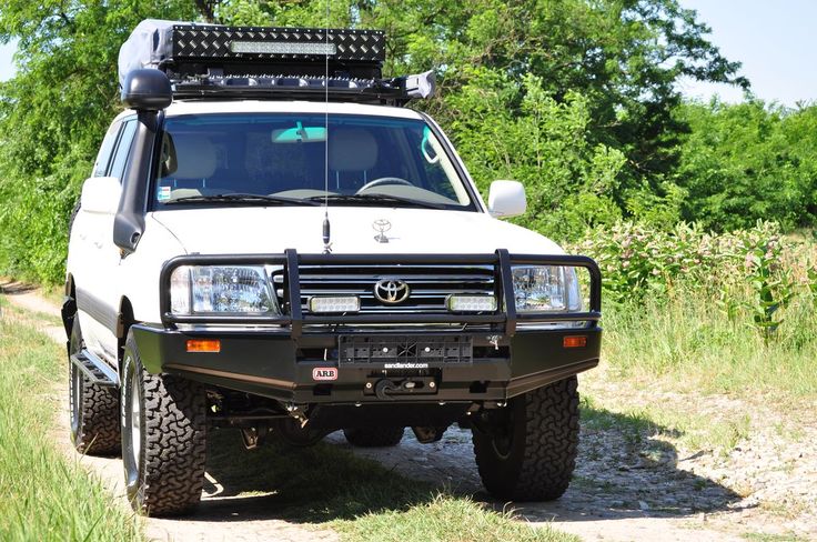 4x4 land cruiser GX rental uganda with a pop up roof