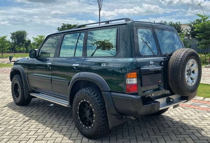 cheap 4x4 car rental uganda wjile in england services