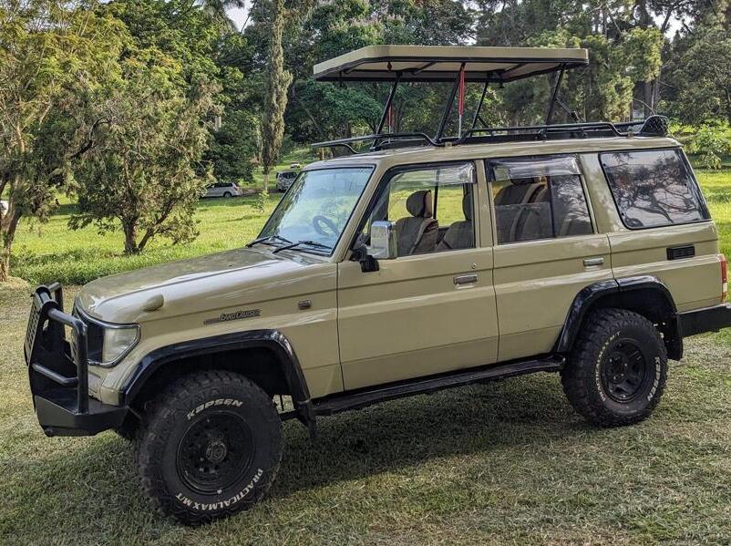 4x4 car rental Uganda with a pop up roof